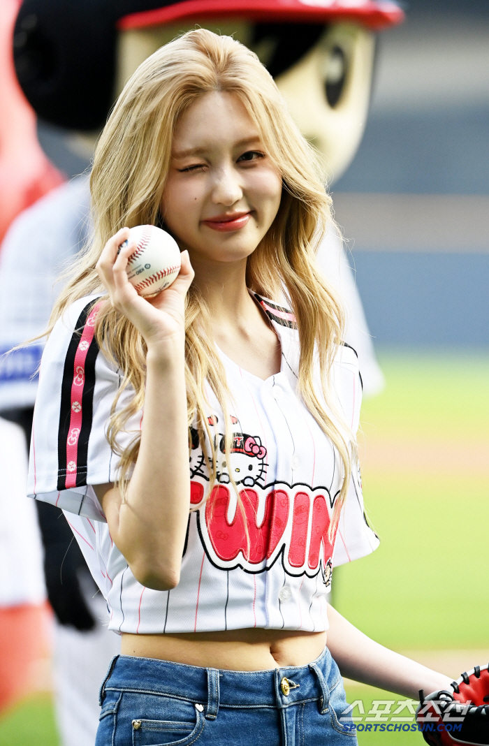 Ive Fall's cute first pitch, baseball fans are fascinated, and as my name suggests, LG will go to fall baseball
