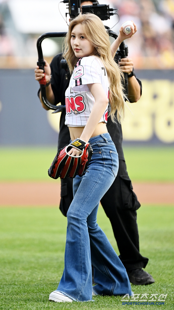 Ive Fall's cute first pitch, baseball fans are fascinated, and as my name suggests, LG will go to fall baseball