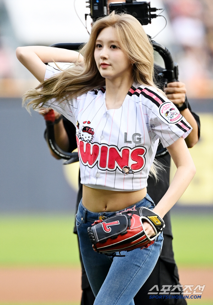 Ive Fall's cute first pitch, baseball fans are fascinated, and as my name suggests, LG will go to fall baseball