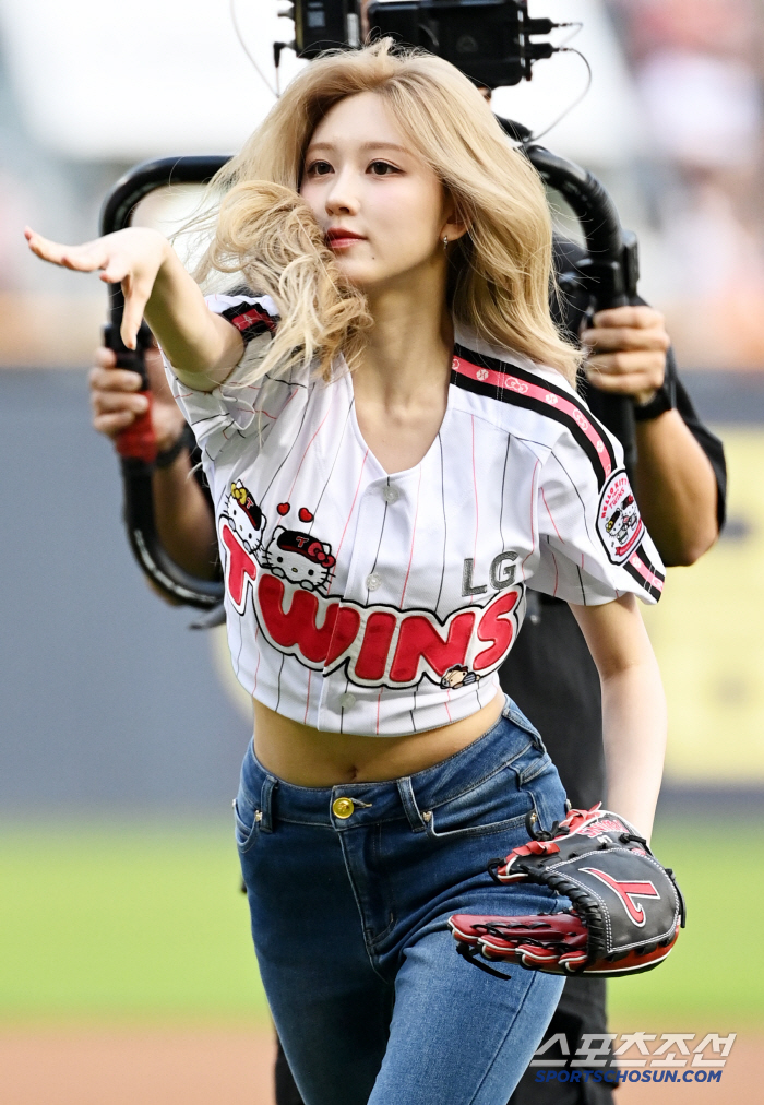 Ive Fall's cute first pitch, baseball fans are fascinated, and as my name suggests, LG will go to fall baseball