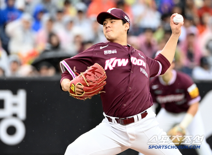 Jung Hyun-woo, who is like a ray of light in the gloomy Kiwoom, is likely to be able to take the mound in the first division within mid-June 