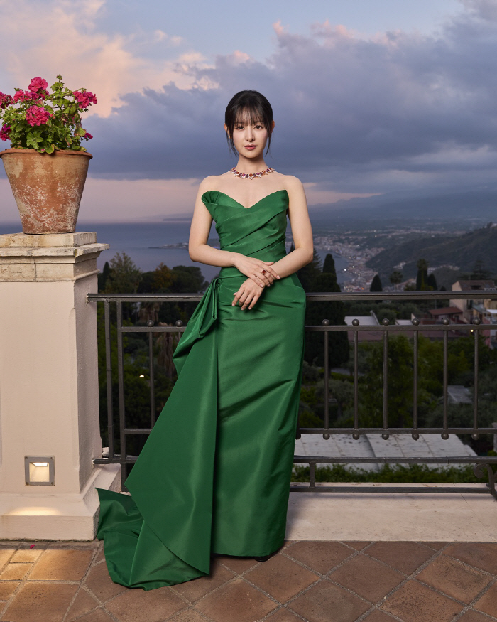 Kim Ji-won, Seo-do's all-time beauty explosion..The dignity of Bulgari Ambassador. 