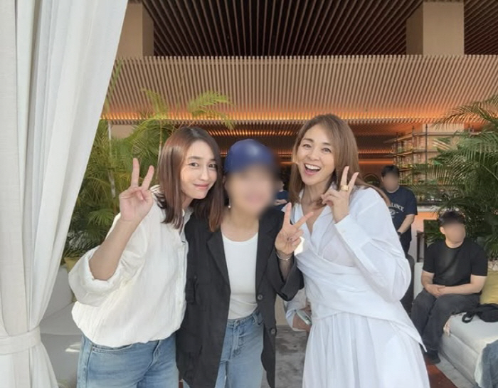 Lee Min-jung, who left Korea, met Yano Si-ho. Love with a cute face and personality is ridiculous