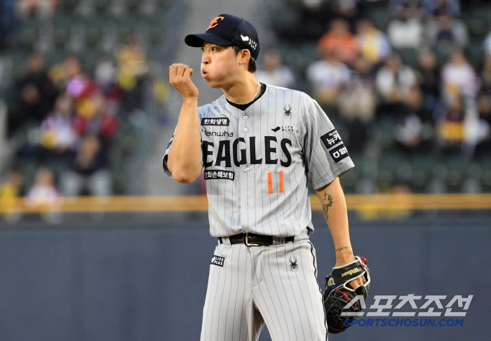 Moon Dong-ju and Baton Touch Um Sang-baek 2nd-tier 3 innings, 4 hits and 3 runs. After a three-day break, he took the mound against NC on Saturday 