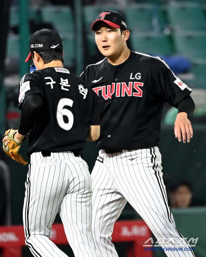 No. 1 and No. 2 in defense rankings recognized by the coach. Evolution of super backup, batting average of 0.313 in May, threatening the starting lineup 