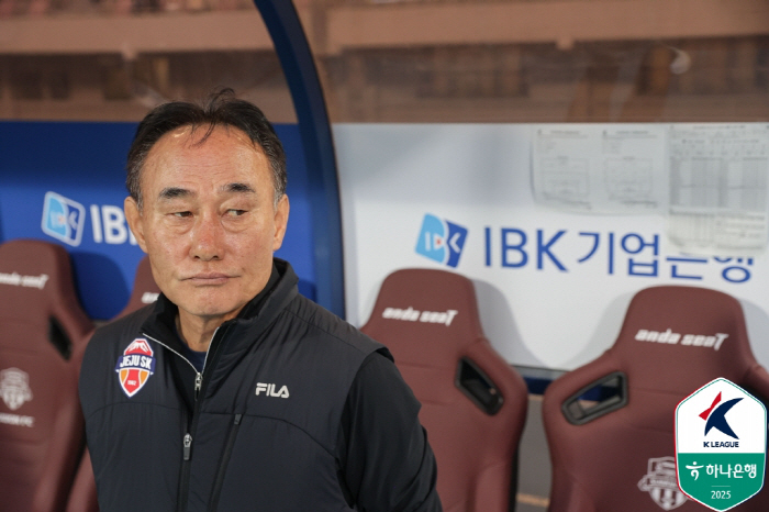  Kim Hak-beom, the first winner of the away game, would not have wanted to scold the PK missing Dongjin Park.