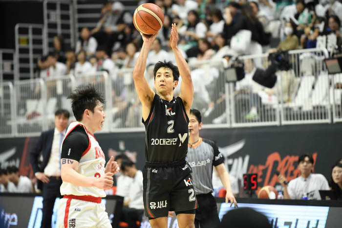 Quasi-class FA contracts are completed one after another. What are the moves of Huh Hoon, Kim Sun-hyung, and Ahn Young-joon in the FA Big 3?