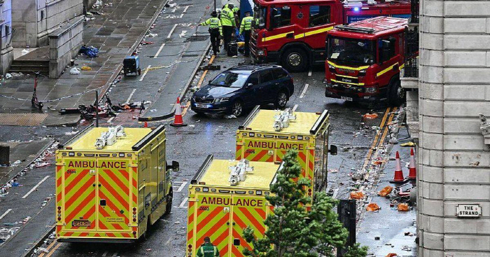 Shocking Event Car Rushes During Liverpool Winning Parade...A man in his 50s was arrested → Dozens of injured people