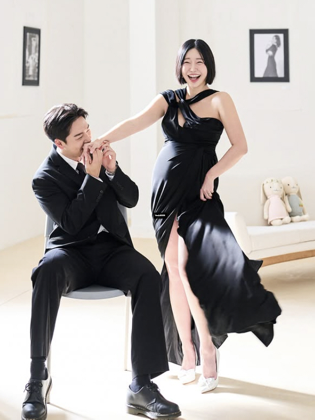 Twin Pregnant Lady Jane, full-term pictorial with bratop only..Lim Hyuntae ♥ and honey are falling apart