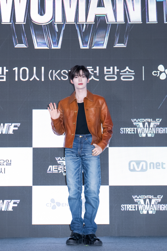 World of Swoofa Sung Hanbin Survival...I'm honored to be the only MC for survival
