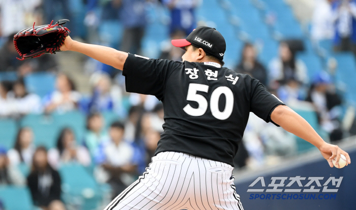 You Young-chan will return to the first team on Sunday, arriving at the top of the list. Jang Hyun-sik also started playing catch ball and went to the first team after taking the mound in the second team next week