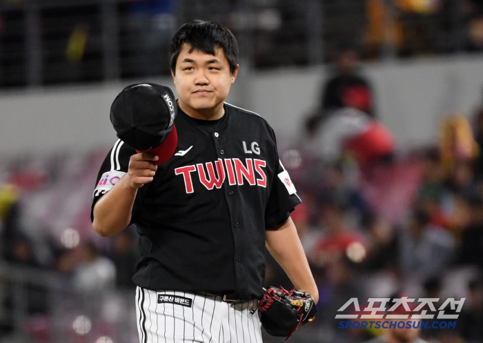 You Young-chan will return to the first team on Sunday, arriving at the top of the list. Jang Hyun-sik also started playing catch ball and went to the first team after taking the mound in the second team next week