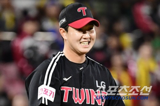 You Young-chan will return to the first team on Sunday, arriving at the top of the list. Jang Hyun-sik also started playing catch ball and went to the first team after taking the mound in the second team next week