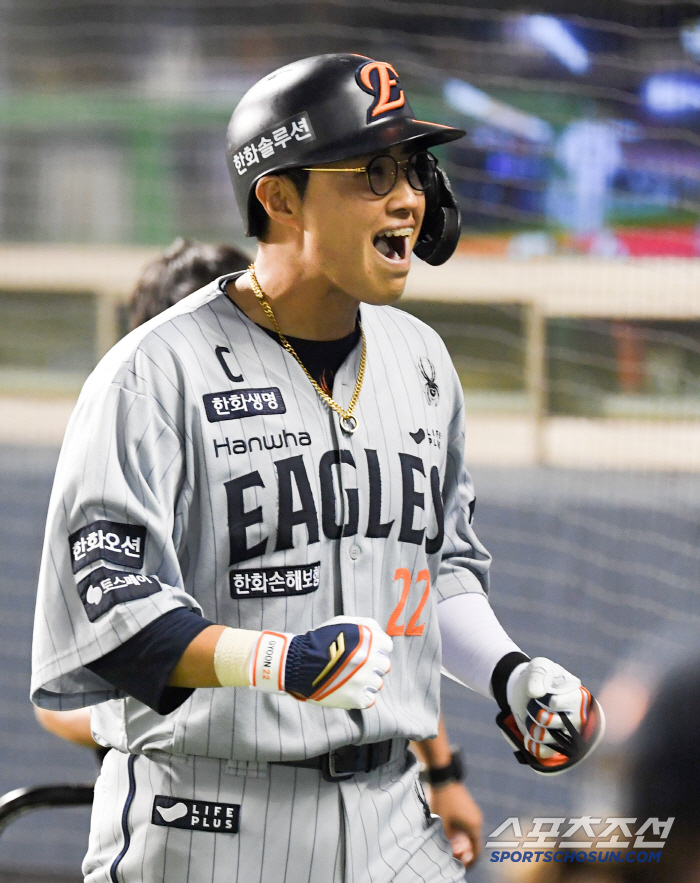 40→44→65 Chae Eun-sung struck out with two outs and a two-run shot → two outs and a bases-loaded swing in the 11th inning. Hanwha chases LG again after 2.5G cars