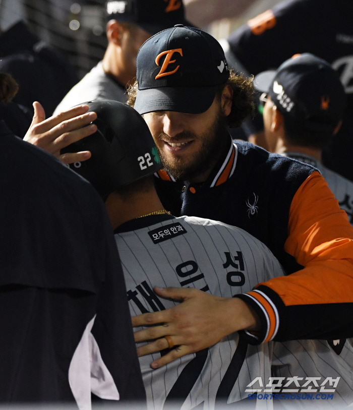 40→44→65 Chae Eun-sung struck out with two outs and a two-run shot → two outs and a bases-loaded swing in the 11th inning. Hanwha chases LG again after 2.5G cars