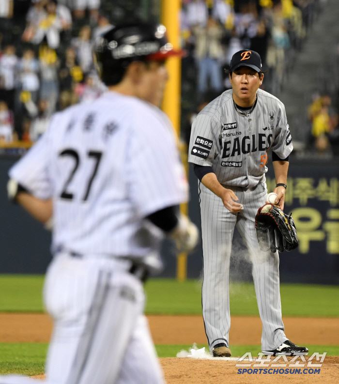 40→44→65 Chae Eun-sung struck out with two outs and a two-run shot → two outs and a bases-loaded swing in the 11th inning. Hanwha chases LG again after 2.5G cars