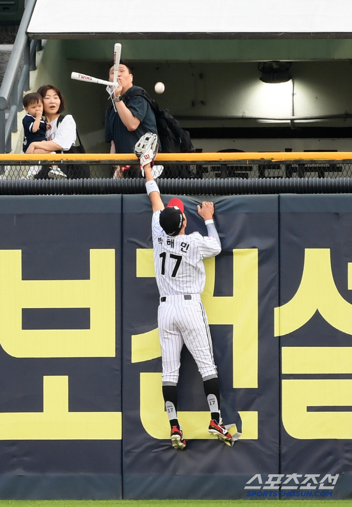 40→44→65 Chae Eun-sung struck out with two outs and a two-run shot → two outs and a bases-loaded swing in the 11th inning. Hanwha chases LG again after 2.5G cars