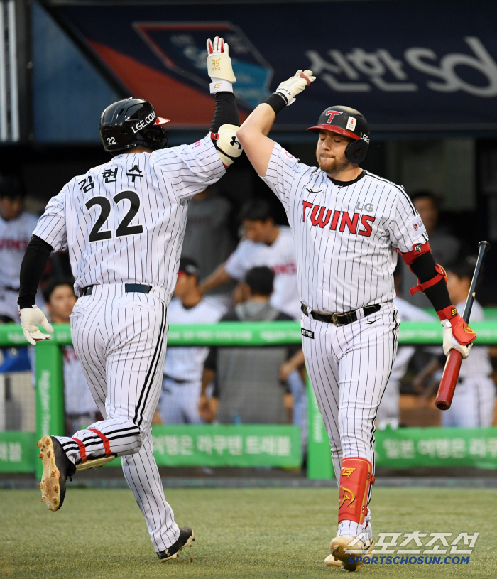 40→44→65 Chae Eun-sung struck out with two outs and a two-run shot → two outs and a bases-loaded swing in the 11th inning. Hanwha chases LG again after 2.5G cars