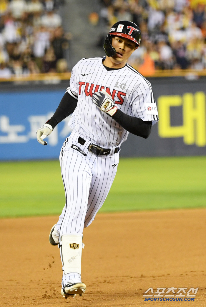 40→44→65 Chae Eun-sung struck out with two outs and a two-run shot → two outs and a bases-loaded swing in the 11th inning. Hanwha chases LG again after 2.5G cars