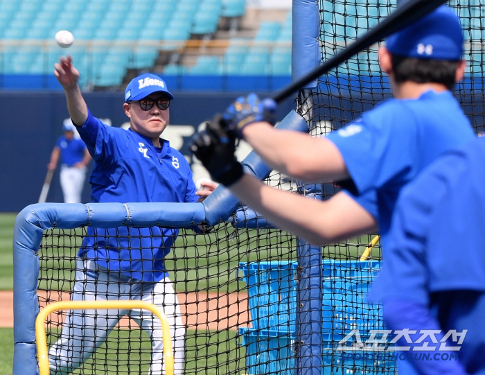 49-year-old pitcher Park Jin-man's 200-pitch fighting spirit, thrown only for two people 