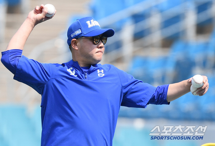 49-year-old pitcher Park Jin-man's 200-pitch fighting spirit, thrown only for two people