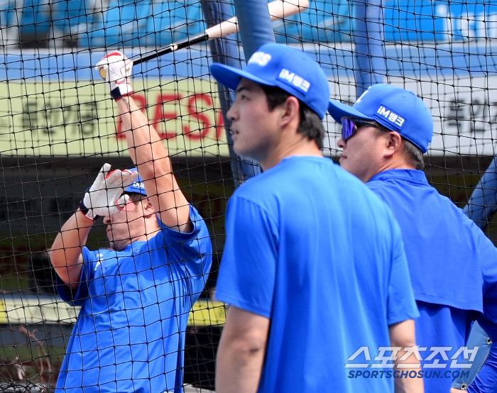 49-year-old pitcher Park Jin-man's 200-pitch fighting spirit, thrown only for two people