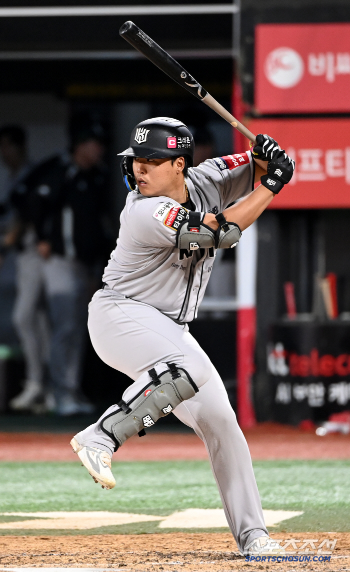 Ah! FA will fly 10 billion.. Genius hitter, at least the first half of the year OUT! Tear ankle ligament → 8 weeks diagnosis