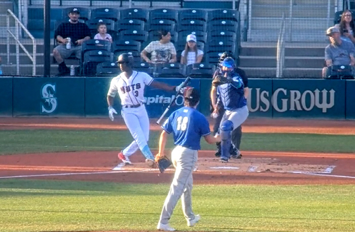 Did you finally catch the ball? Single-A Jang Hyun-seok's first walk of the season, expectation for promotion to 0.136 double-A in May
