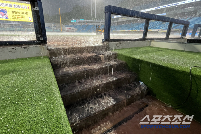 The dugout was flooded Lapak, who was in chaos from thunder and lightning to hail, formed a future without DH cancelling rain in 41 minutes against Samsung Lotte