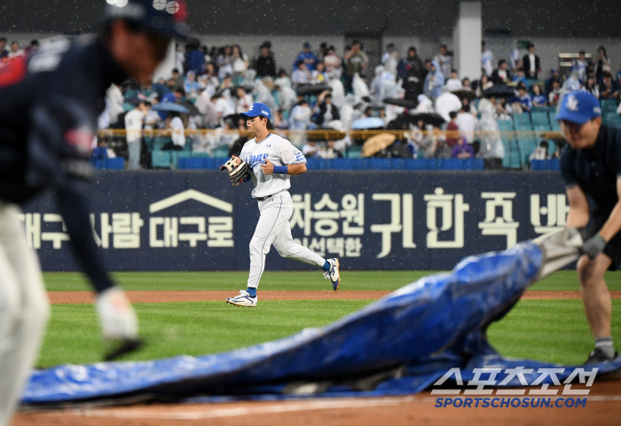 The dugout was flooded Lapak, who was in chaos from thunder and lightning to hail, formed a future without DH cancelling rain in 41 minutes against Samsung Lotte