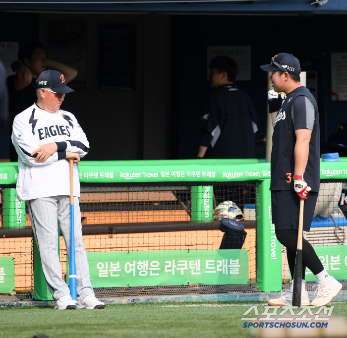 Finally, 7.2 billion FA returned to the first team, and coach Kim Kyung-moon's belief in Ahn Chi-hong's deployment seven times on the first day of his return (Jamsil site)
