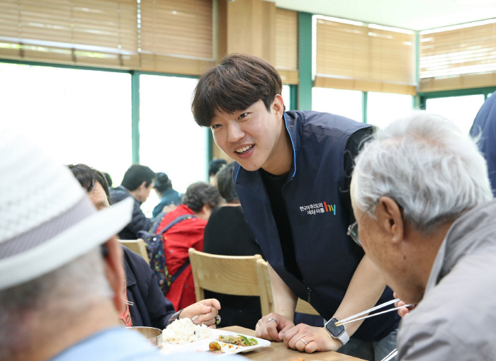 hy, Taking the lead in various social contribution activities that are close to the local community