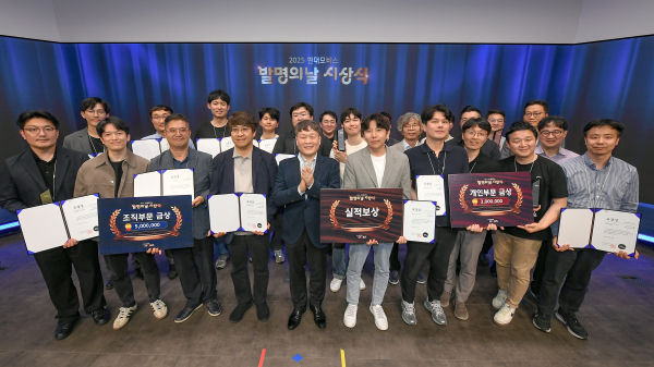 Hyundai Mobis has applied for more than 7,500 patents in the last three years..3,000 cases in the future car sector alone