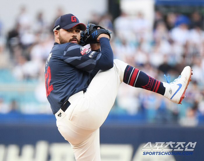 I threw better than I thought. Even at the harsh reporting ceremony, what did the master, a former catcher of positive evaluation, pay attention to