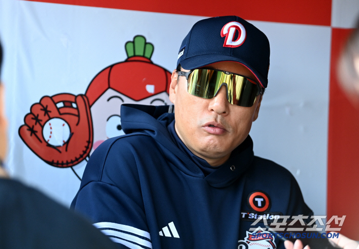 If you can't do it, get out! He was the best hitter → Rookie players were very active. Director Lee Seung-yeop was not discouraged