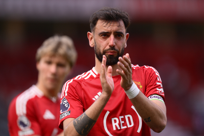 I'll give you 1.3 billion a week, decide in 3 days! What guts is this? Manchester United's Fernandez bid Al-Hilal sends an ultimatum