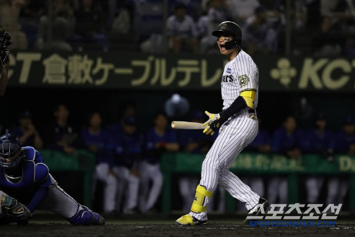 In the bottom of the 11th inning of 00 extra innings, a walk was thrown with no outs, and the closing loss manager apologized to the starting pitcher without losing a point in eight innings (Min Chang-ki's Japanese baseball)