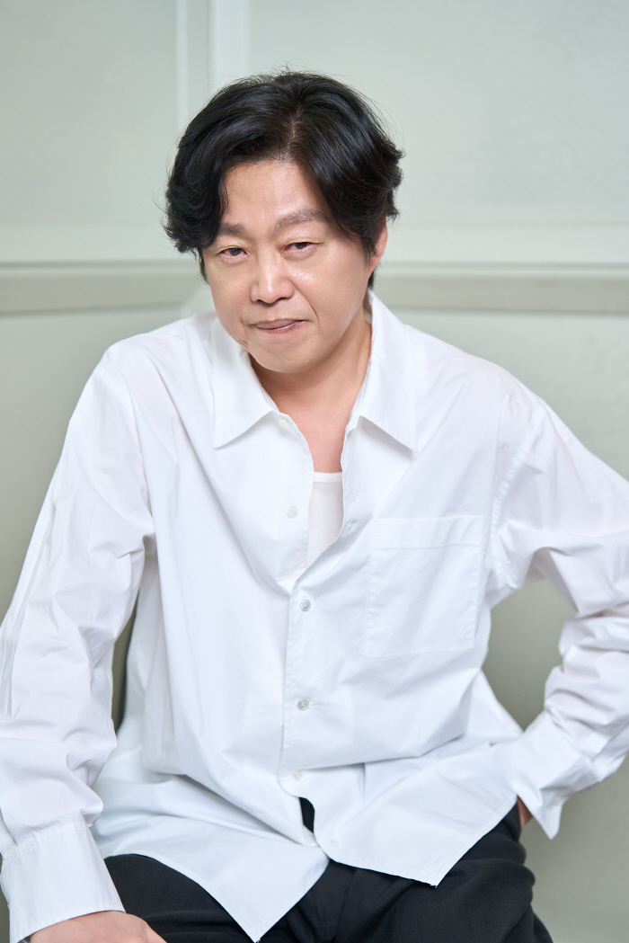  I got close with Kim Hee-won, the youngest member of High Five, Lee Jae-in. I met him often online