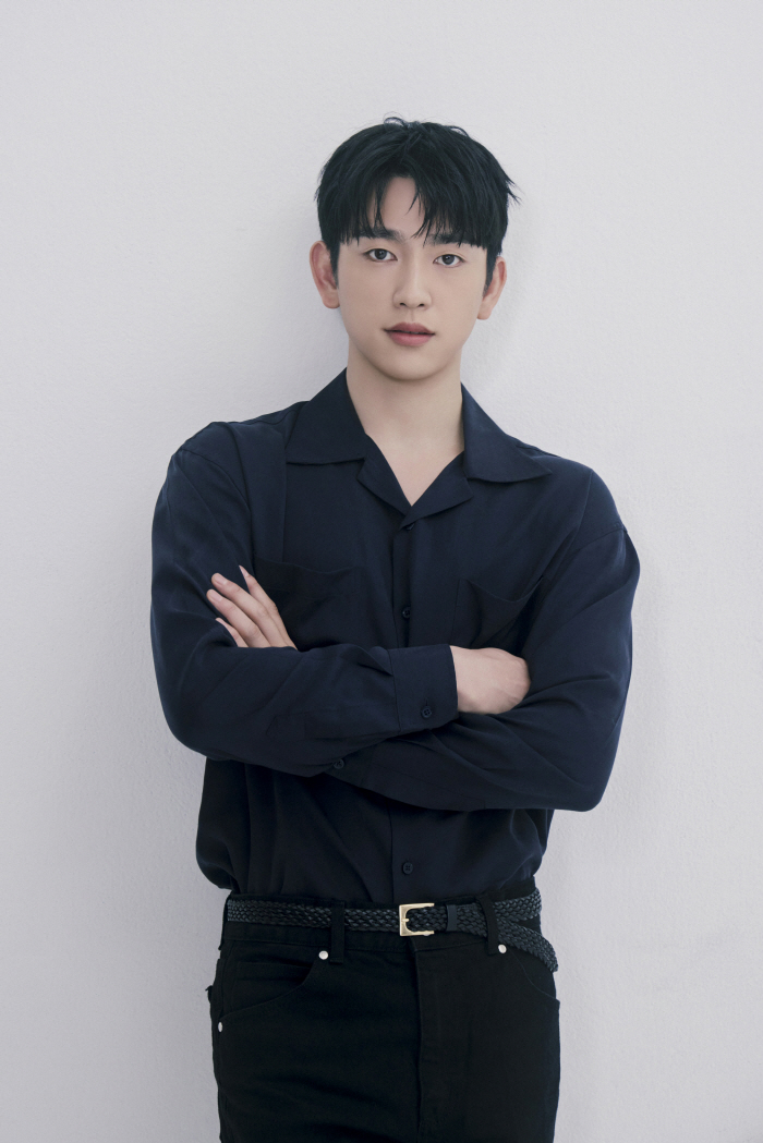  High-five PARK JINYOUNG, GOT7's secret to long run? When I first debuted, I used to do fistfights..