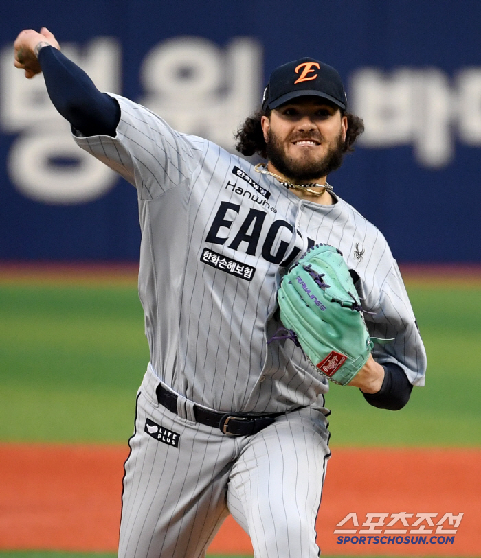 It's time to lose once, but we can't help it in front of the best pitcher. 