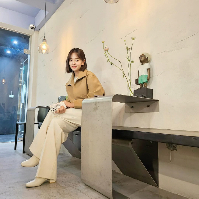 Kim Bo-mi, can you see that she lost 45.9kg and went in her waist just 4 months after giving birth?