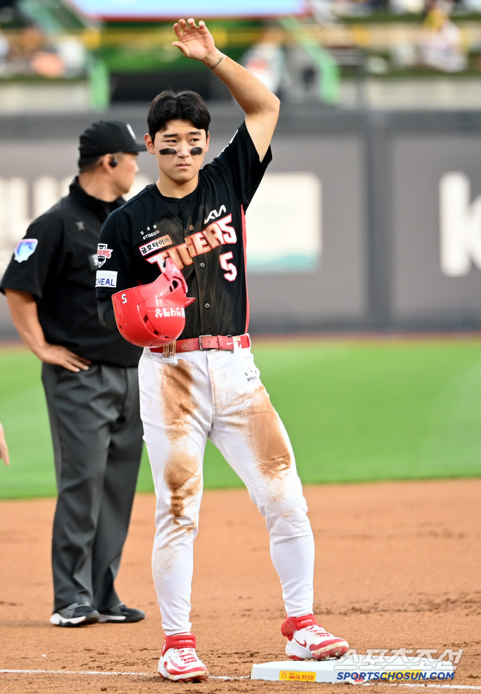 Kim Do-young's hamstring burst again on the day when the coach desperately talked about it if he had been careful of stealing.