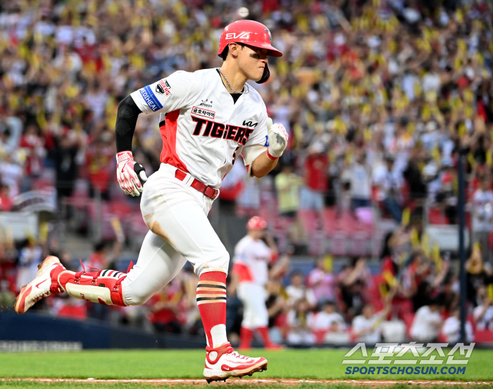 Kim Do-young's hamstring burst again on the day when the coach desperately talked about it if he had been careful of stealing.