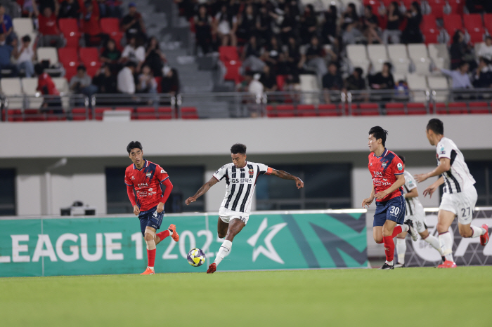 Seoul, Lucas laughed at the thunderbolt! Gimcheon 1-0 down, 3G undefeated