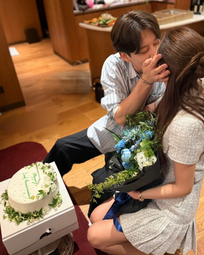 Lee Da-hae, ♥ Let's wipe our lips after kissing SEVENTEEN. Don't be complacent