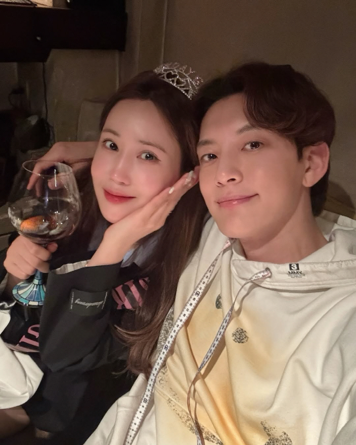 Lee Da-hae, ♥ Let's wipe our lips after kissing SEVENTEEN. Don't be complacent