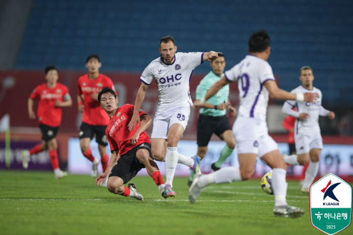 Matheus Multi-goal  Mota Wedge-goal Anyang, Gangwon 31 Overpowering Gangwon 31, 5 games winless escape  2 Robin's first win 