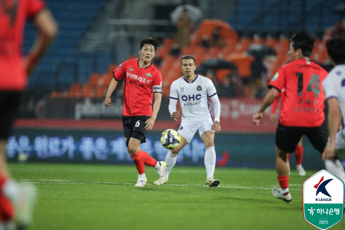 Matheus Multi-goal  Mota Wedge-goal Anyang, Gangwon 31 Overpowering Gangwon 31, 5 games winless escape  2 Robin's first win 