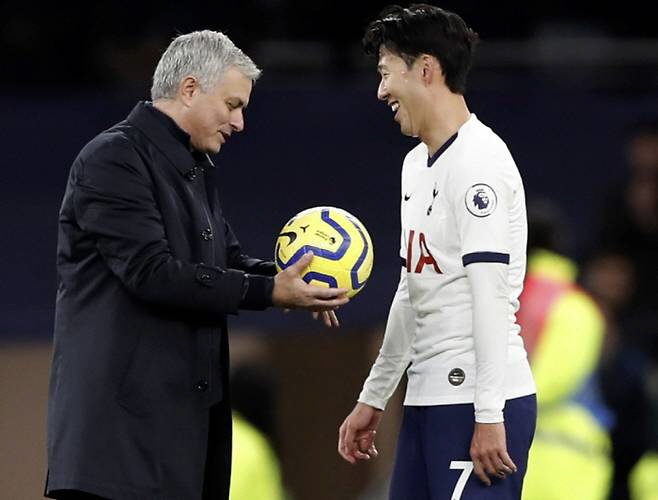 Mourinho is touching, Son Heung-min is crazy. He cried with the Sonny Trophy. He will be happy to win