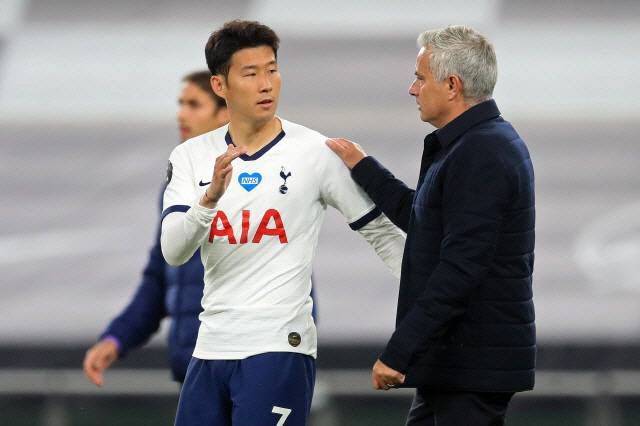 Mourinho is touching, Son Heung-min is crazy. He cried with the Sonny Trophy. He will be happy to win